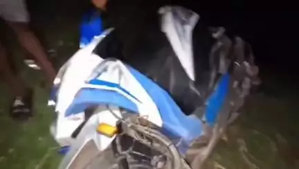 চাৰিদুৱাৰ: জামুগুৰিহাটৰ শান্তিপুৰস্থিত চাৰিলেনযুক্ত ৰাষ্ট্ৰীয় ঘাইপথত সংঘটিত হ’য় ভয়ংকৰ পথ দুৰ্ঘটনা,ফলত আঘাতপ্ৰাপ্ত ৩ গৰাকী লোক