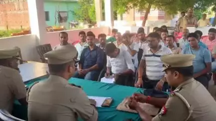 महाराजगंज: भिटौली थानापरिसर में पुलिस ने स्वर्ण व्यापारियों के साथ की बैठक