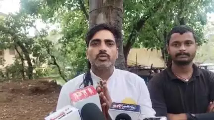 स्वारघाट: मधुमक्खियों के हमले में घायल राम मूर्ति की इलाज के दौरान हुई मौत, स्वास्थ्य सेवाओं पर उठाए सवाल