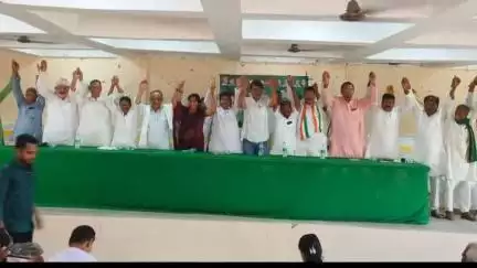 केसरिया: केसरिया सम्राट अशोक भवन के सभागार में मंगलवार को इण्डिया गठबंधन की केसरिया प्रखण्ड समन्वयन समिति की बैठक आयोजित की गई