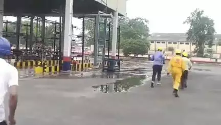 शाहजहांपुर: जमौर स्थित बॉटलिंग प्लांट में आपदा से निपटने के लिए आयोजित मॉकड्रिल, आग से बचाव के बताए तरीके