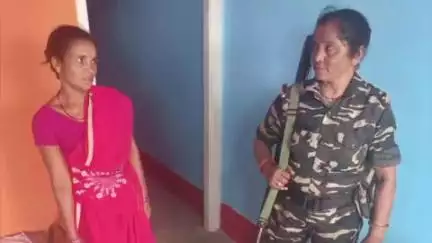 अल्बर्ट एक्का (जारी): जारी में अवैध महुआ शराब के खिलाफ बड़ी कार्रवाई, 2 महिलाएं गिरफ्तार, भारी मात्रा में शराब जब्त