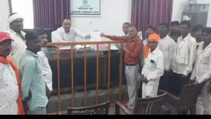 शहादा: शेतकऱ्यांचे १०० टक्के कर्ज माफ करा- बिरसा फायटर्सची मागणी शहादा तहसीलदारा मार्फत दिले निवेदन