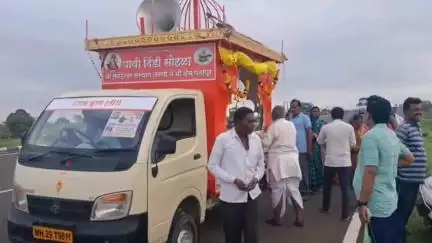 कळमनूरी: आ.बाळापूर येथे पंढरपूर येथे पायी निघालेल्या दिंडीतील भक्तांचा सत्कार करून केले विविध वृक्षांचे बीज वाटप