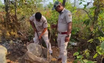 ହିନ୍ଦୋଳ: ହିନ୍ଦୋଳର ରାସୋଳ ଓ ଅନ୍ୟାନ୍ୟ ସ୍ଥାନରେ ଅବକାରୀ ବିଭାଗର ଚଢାଉ, ଜଣେ ଗୀରଫ,ବ୍ୟାପକ ପୋଚ ନଷ୍ଟ, ମଦ ଜବତ