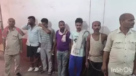 मुशहरी: मुजफ्फरपुर: उत्पाद विभाग ने छापेमारी कर शराब पीने और बेचने के आरोप में 6 लोगों को गिरफ्तार कर कोर्ट में पेश किया