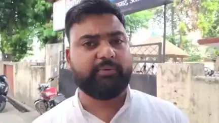 रुद्रपुर: रुद्रपुर पहाड़गंज से भाजपा पार्षद नूरुद्दीन ने चौकी पहुंचकर पुलिस को सौंपी तहरीर, घर पर हुए हमले में कार्रवाई की मांग की