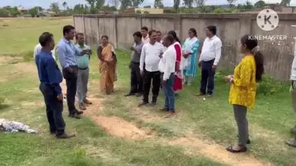 पीरटांड: जिला शिक्षा पदाधिकारी ने महसलुंडी विद्यालय का दौरा कर शिक्षण कार्य का जायजा लिया