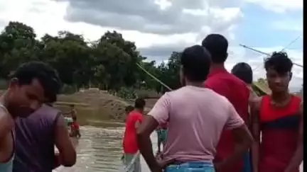 হাইলাকান্দি: হাইলাকান্দিতে সিঙ্গারিপার গ্রামের মানুষের বাঁশের সাঁকো ভরসা বলে ক্ষোভঝেড়ে ভুক্তভোগীরা দাবীতে সরব #jansamasya