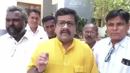 नांदेड: महापालिकेच्या वॉर्ड रचना मध्ये राजकीय हस्तक्षेप थांबवा वंचित चे नेते फारुख अहेमद  जिल्हाधिकारी कार्यालय येथे म्हणाले
