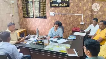 बेंगाबाद: ताराटांड में ग्रामीण जलापूर्ति चालू कराने की पहल, बीडीओ ने प्रमुख व पीएचईडी एसडीओ के साथ की बैठक