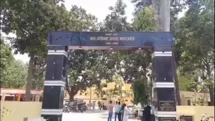 निचलौल: रामपुर खुर्द प्राथमिक विद्यालय में चोरों ने दरवाजा तोड़कर खेल सामग्री और शैक्षणिक उपकरण किए चोरी