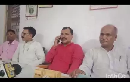 गया टाउन सीडी ब्लॉक: राजेंद्र आश्रम में कांग्रेस कार्यकर्ताओं ने की प्रेस वार्ता, कहा- श्रद्धांजलि मार्च में हंसते दिखे BJP कार्यकर्ता