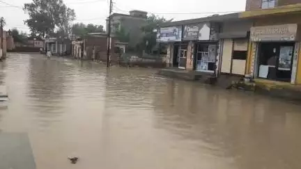 टिब्बी: टिब्बी इलाके में जमकर बरसे मेघा, 75 MM बारिश से गलियां हुईं लबालब