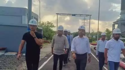 अरेराज: अरेराज प्रखंड के भेलानारी में स्थित विद्युत केंद्र का एसडीएम ने किया निरीक्षण