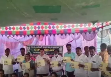 మైదుకూరు: లెక్కల వారి పల్లెలో రైతు సదస్సు నిర్వహించిన కృషి విజ్ఞాన కేంద్రం శాస్త్రవేత్తలు