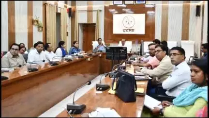 इटावा: कलेक्ट्रेट सभागार में डीएम की अध्यक्षता में पोषण समिति की बैठक आयोजित, अधिकारियों को दिए गए दिशा-निर्देश