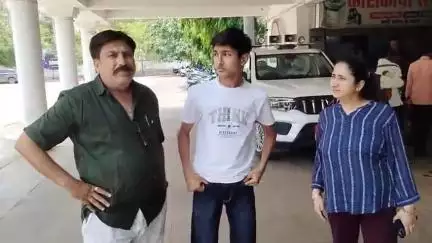 कटनी नगर: तिलक लगाकर स्कूल आने पर छात्र को प्रवेश नहीं, सेंटपॉल स्कूल पर परिजनों का आरोप