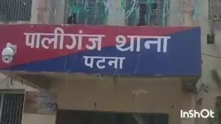 पालीगंज: भेहरिया इंग्लिश के पास कार की टक्कर में एक स्कूटी सवार युवक घायल