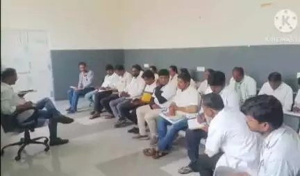 కామారెడ్డి: పట్టణంలో ఆరోగ్యశ్రీ సేవలపై సమీక్ష సమావేశం