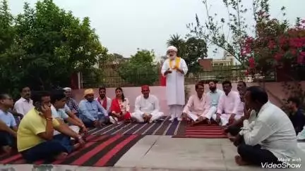 मिर्ज़ापुर: रविदास पार्क फ़तहा रोड पर चौपाल लगाकर नपाध्यक्ष ने मोदी सरकार की उपलब्धियों की गिनती की