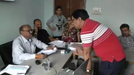 नागदा: नागदा में रेत-गिट्टी परिवहन करने वाले दिखा रहे रंगदारी
