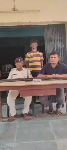कटेया: कटेया पुलिस ने सुकसेनवा में छापेमारी कर एक दो नाली बंदूक, 3 कारतूस के साथ एक आरोपी को किया गिरफ्तार