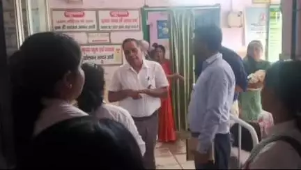 जलालगढ़: सिविल सर्जन ने प्राथमिक स्वास्थ्य केंद्र जलालगढ़ का किया औचक निरीक्षण