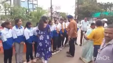 बेमेतरा: बेमेतरा के परशुराम चौक में दिल्ली के गतका चैंपियनशीप के विजेता खिलाड़ियों का सम्मान किया गया, जनप्रतिनिधिगण रहे मौजूद