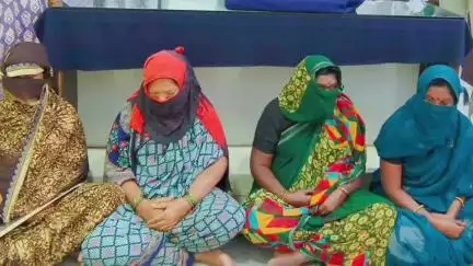 नगर नाका येथून महिला चोरांची टोळी अटक