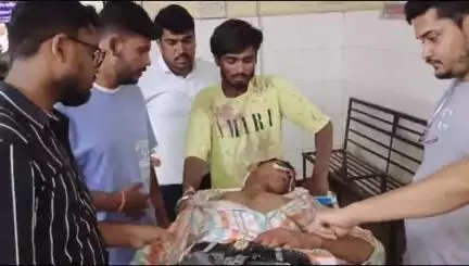 आबापुरा: देवगढ़ गांव में पूर्व के विवाद को लेकर दबंगों ने युवक के सिर पर पत्थर मारा, एमजी अस्पताल में उपचार जारी
