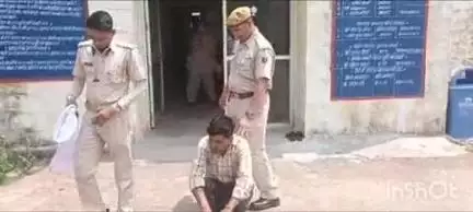 सरमथुरा: बस स्टैंड के पास से 6 माह से फरार आरोपी को किया गया गिरफ्तार