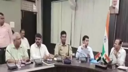 आज़मगढ़: 20 जून को आजमगढ़ आएंगे मुख्यमंत्री योगी आदित्यनाथ, डीएम ने तैयारियों को लेकर अधिकारियों के साथ की समीक्षा बैठक