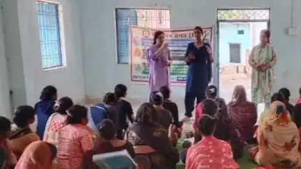 गुनौर: वन स्टॉप केंद्र, पन्ना द्वारा बृजपुर में महिलाओं को किया गया जागरूक