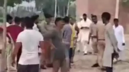 कैराना: गढ़ीदौलत गांव में चोरों ने ट्रांसफार्मर से कीमती सामान की चोरी की, पुलिस ने घटनास्थल का किया निरीक्षण