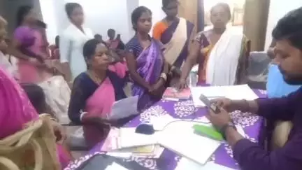 नोआमुंडी: नोवामुंडी में 38 सेविकाओं का आयुष्मान कार्ड बनाया गया