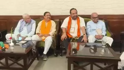 बड़नगर: विधायक जितेंद पंड्या ने पचमढ़ी में भाजपा के वरिष्ठ नेताओं से मुलाकात कर चर्चा की
