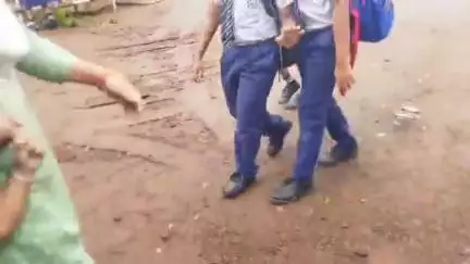 नोआमुंडी: नोआमुंडी में लगातार बारिश से जनजीवन अस्त-व्यस्त, ग्रामीण परेशान