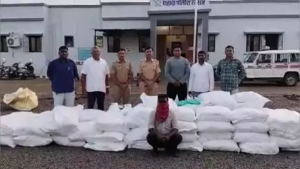 शहादा: प्रकाशा गावाजवळ एलसीबीने पकडला सुगंधित पान मसाला गुटखा , कारवाईत २५,५१,५०० रु. मुद्देमाल जप्त