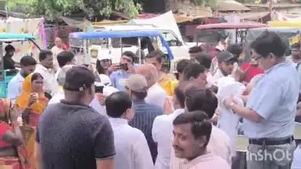 मुशहरी: बिहार प्रदेशिक मारवाड़ी सम्मेलन ने इमली चट्टी में राहगीरों को सत्तू का शरबत और ठंडा पानी पिलाया