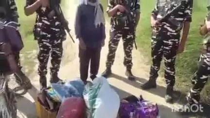 मधवापुर: परसा एसएसबी BOP के जवानों ने साइकिल पर शराब ले जा रहे एक धंधेबाज को किया गिरफ्तार