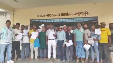 धरहरा: रेलवे ने ग्रामीण की ज़मीन पर बना मकान तोड़ा, बिना सूचना के कार्रवाई से नाराज़ ग्रामीणों ने अंचलाधिकारी से लगाई गुहार