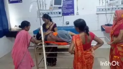 जमुई: महादेव सिमरिया के पास चलती मैजिक वाहन में लगी आग, वाहन से कूदने के बाद एक महिला गिरकर घायल हुई