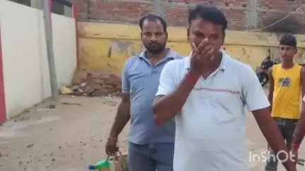 मधेपुरा: सदर थाना के दबाव के बाद नौलखिया गांव के फरार शराब कारोबारी अमित कुमार ने न्यायालय में किया आत्मसमर्पण