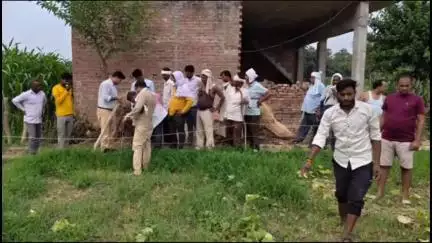 इटावा: सदर तहसील क्षेत्र के कई गांवों में श्रावस्ती मॉडल के तहत कार्रवाई कर सरकारी 2.38 हेक्टेयर जमीन को कब्जा मुक्त कराया गया