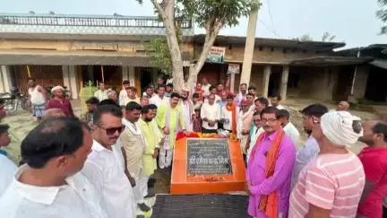 बदलापुर: राजा बाजार-भोगीपुर कठार मार्ग पर विधायक ने नवनिर्मित सीसी रोड का किया शुभारंभ