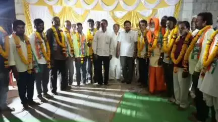 ಆಳಂದ: ಹೊನ್ನಳ್ಳಿ ಗ್ರಾಮದಲ್ಲಿ ಬಿಜೆಪಿ ತೊರೆದು ಕಾಂಗ್ರೆಸ್ ಸೇರಿದ ಪ್ರಮುಖರು