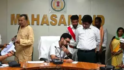 महासमुंद: कलेक्ट्रेट सभाकक्ष में जन चौपाल का हुआ आयोजन, सुनी गई लोगों की समस्याएं