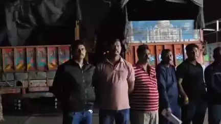 नगर: घोडेगाव येथे कत्तलीच्या उद्देशाने डांबून ठेवलेल्या गोवंशीय जनावरांची स्थानिक गुन्हे शाखेने केली सुटका