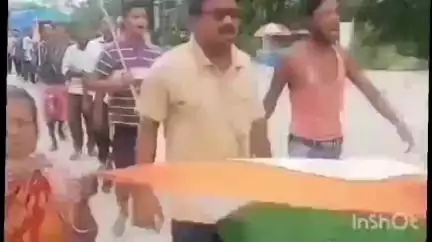 তুফানগঞ্জ ১: মজুরি বৃদ্ধির দাবিতে দেওচরাইমোড় এলাকায় মিছিল করল চালমিলের শ্রমিকরা, চাল মিলের সামনে বিক্ষোভ
